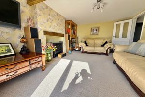 Lower Ground Sitting Room/Bedroom- click for photo gallery